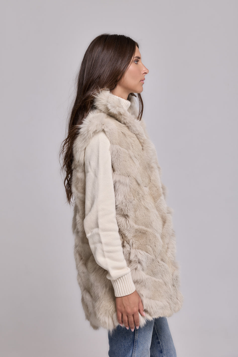 Parka élégante beige avec un haut maintenant et une force de fourrure de fourrure amovible