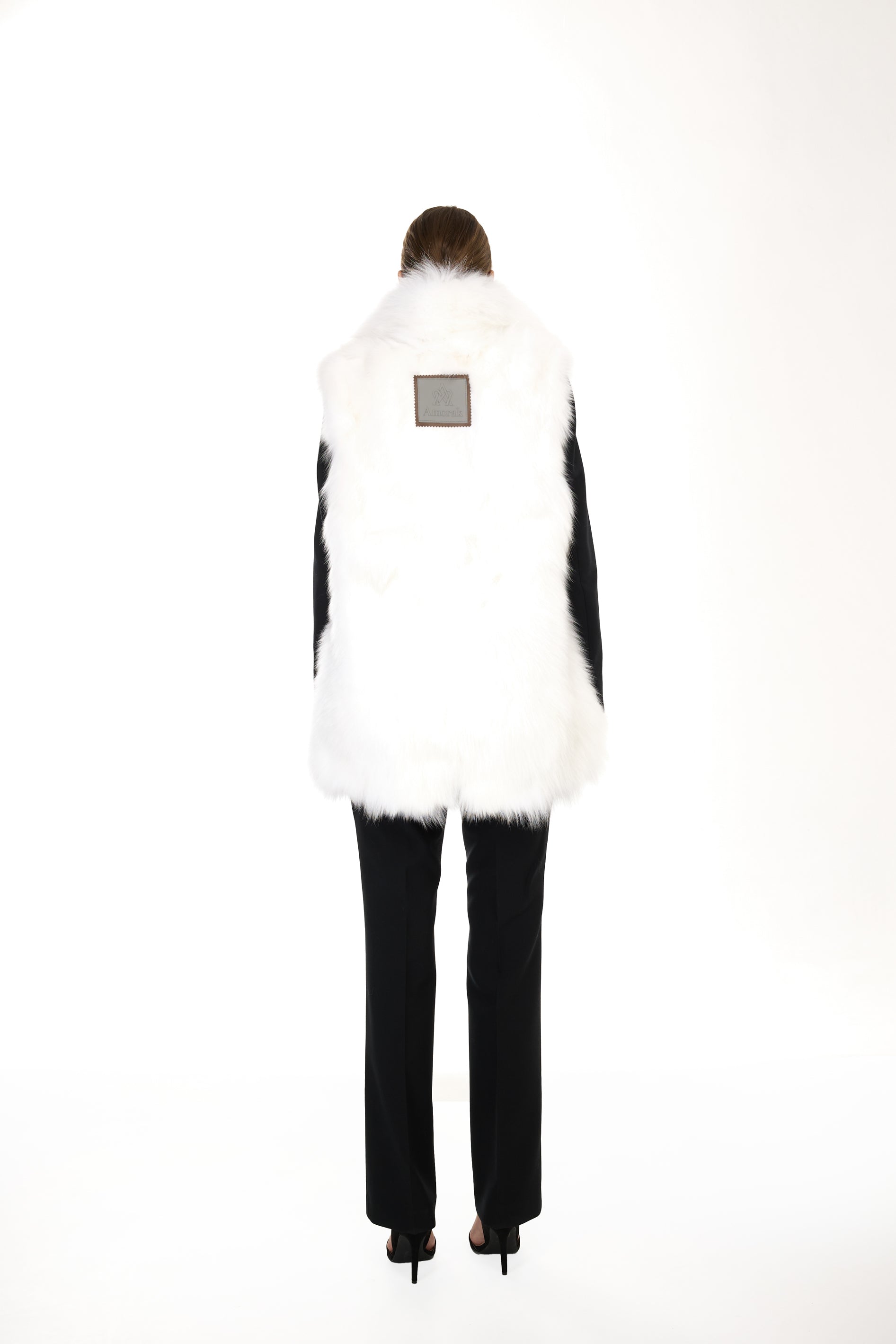 Elegant White Parka with high neck and removable fur vest