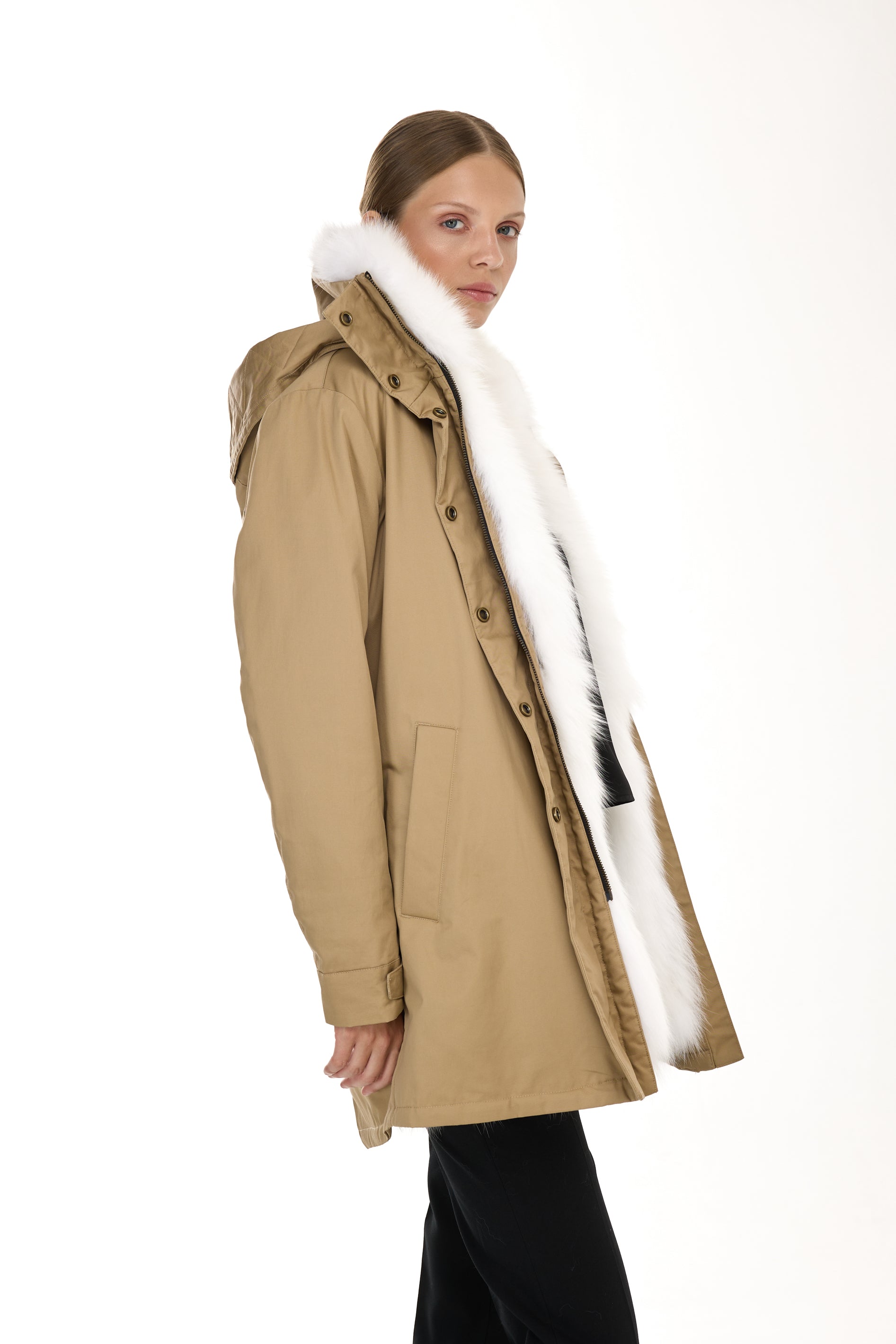 Elegant White Parka with high neck and removable fur vest
