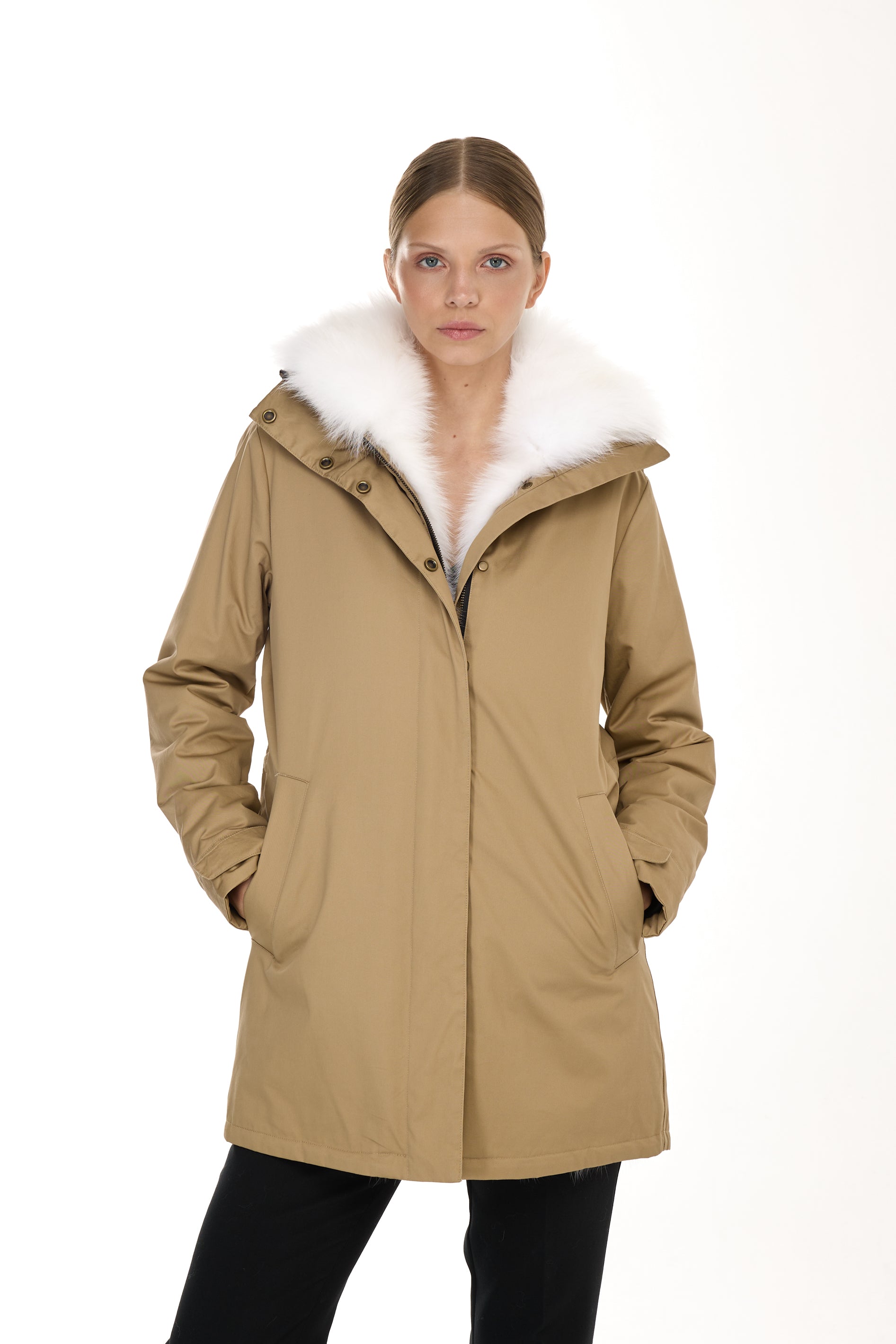 Elegant White Parka with high neck and removable fur vest