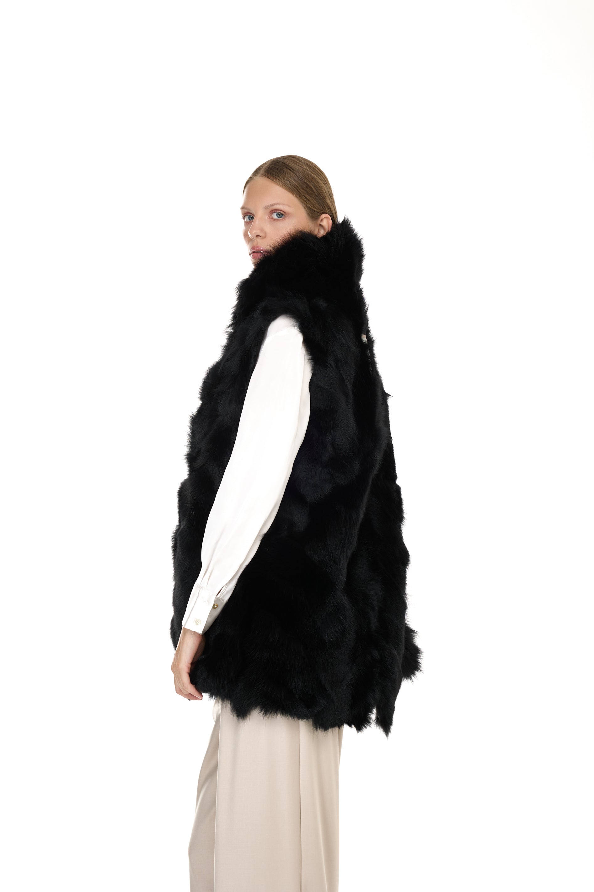 Elegant Black Parka with high collar and removable fox vest