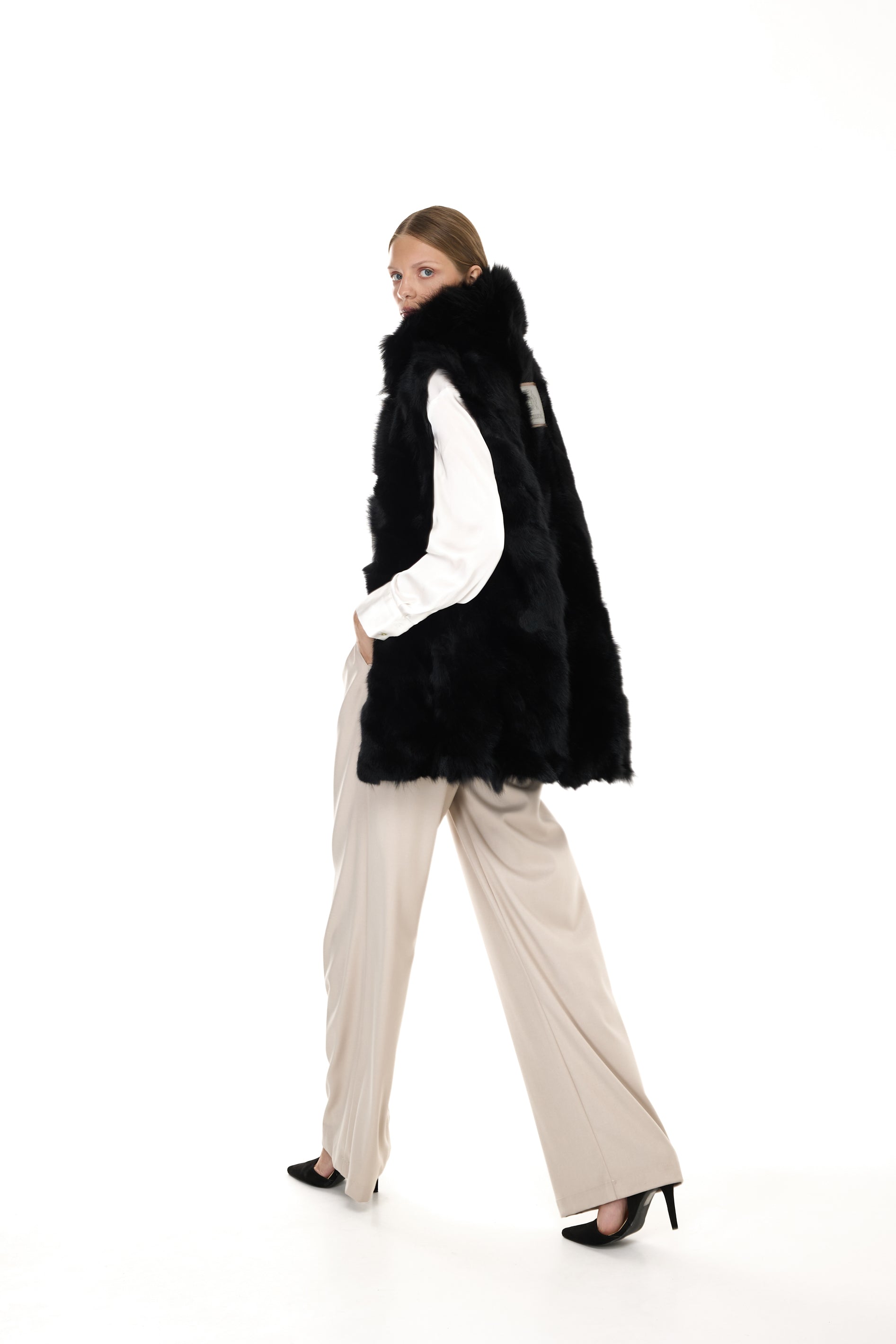 Elegant Black Parka with high collar and removable fox vest