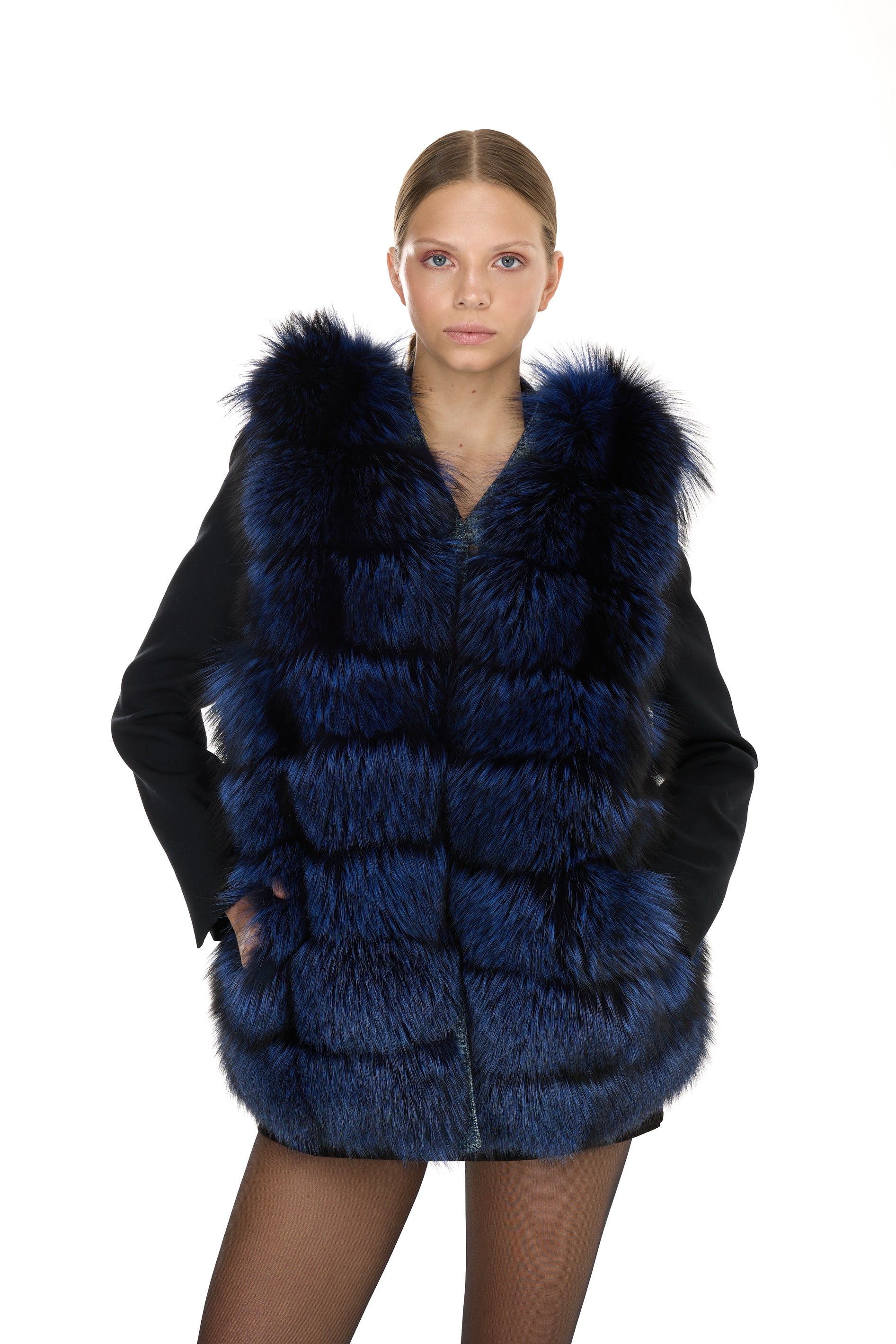 Renard argenté & Gilet en jean – Bleu saphir
