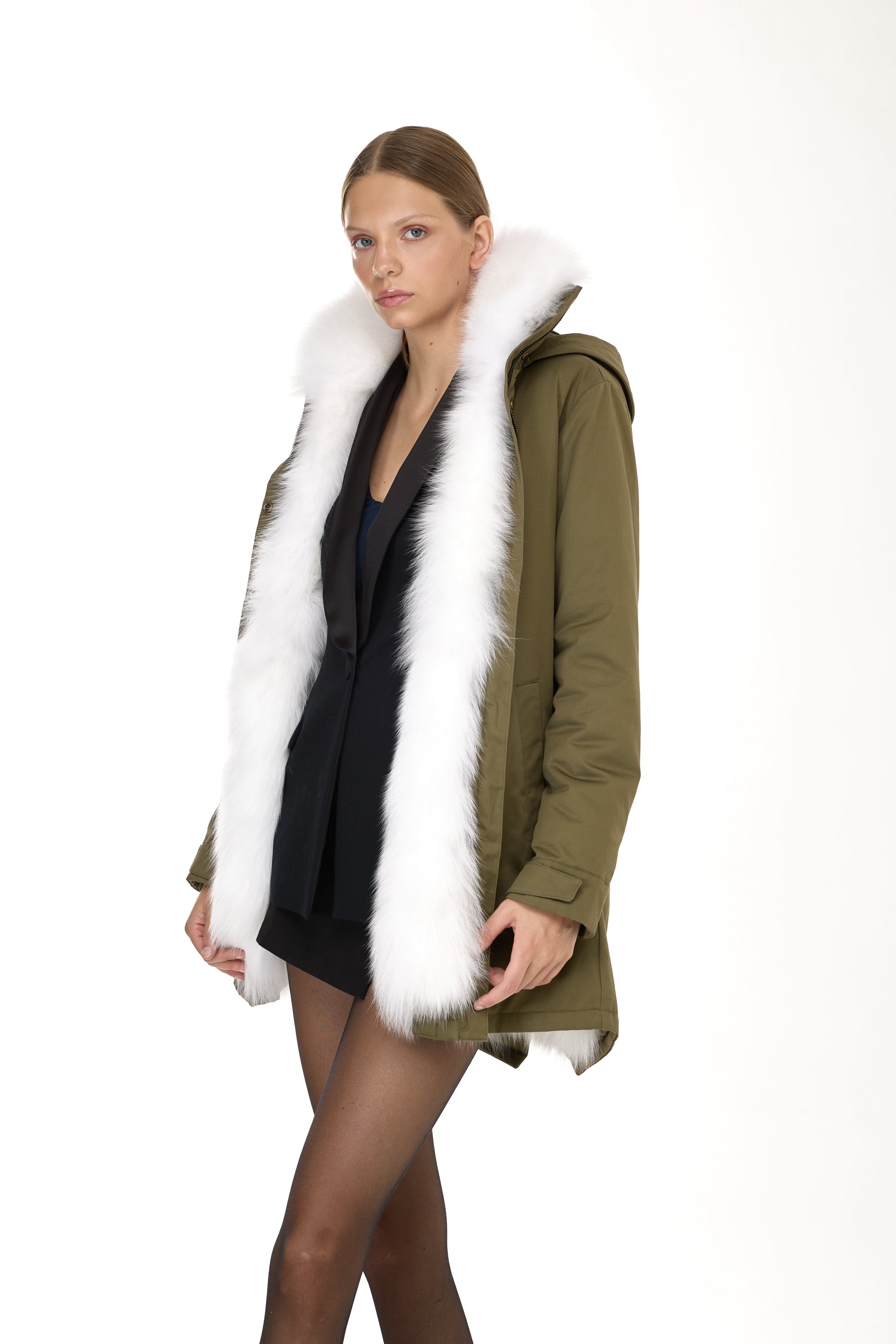 Elegant White Parka with high neck and removable fur vest