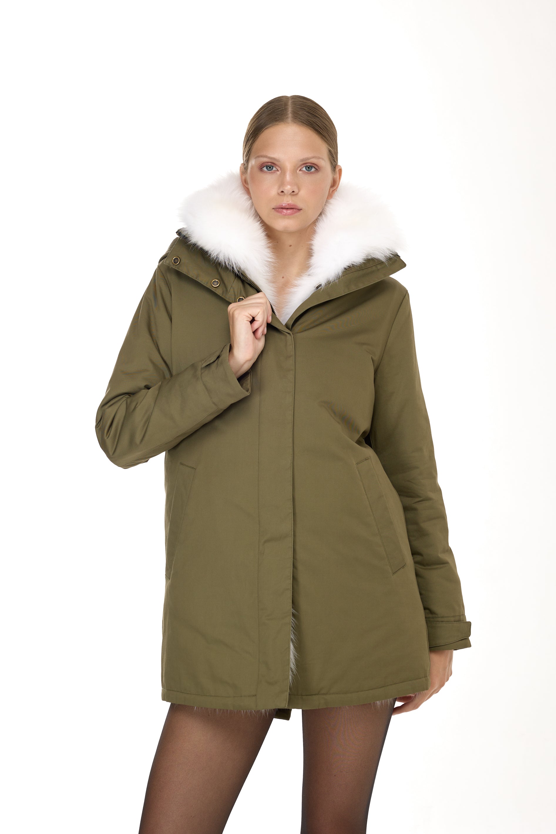 Elegant White Parka with high neck and removable fur vest
