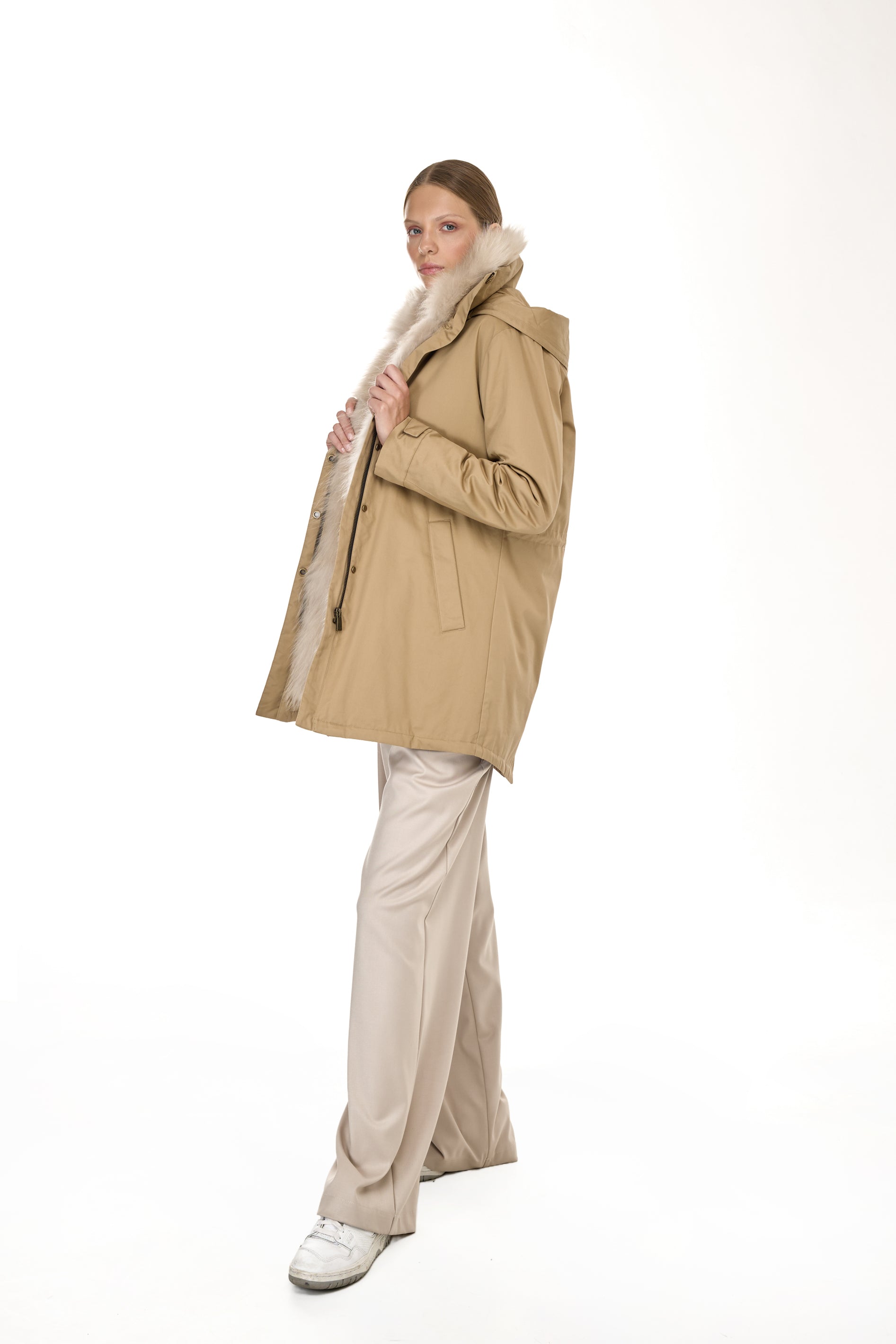 BEIGE ELEGANT PARKA WITH HIGH NOW AND REMOVABLE FUR FUR STRENGTH