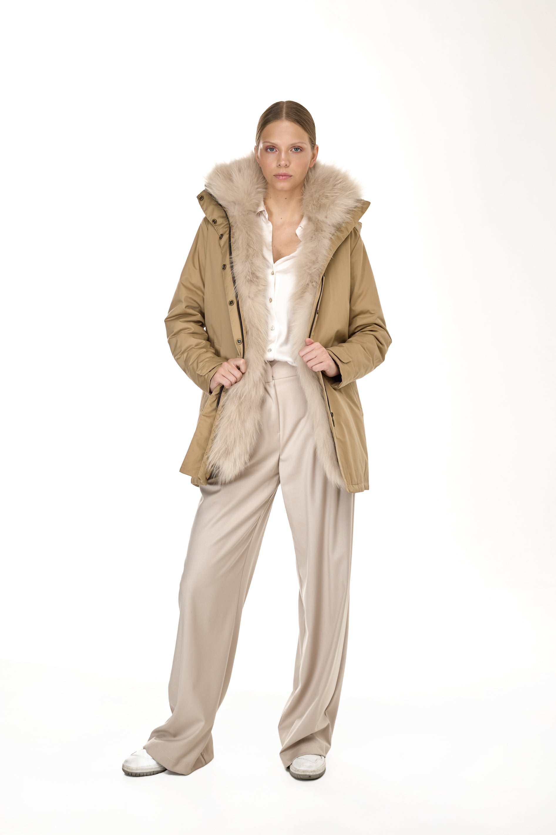 BEIGE ELEGANT PARKA WITH HIGH NOW AND REMOVABLE FUR FUR STRENGTH