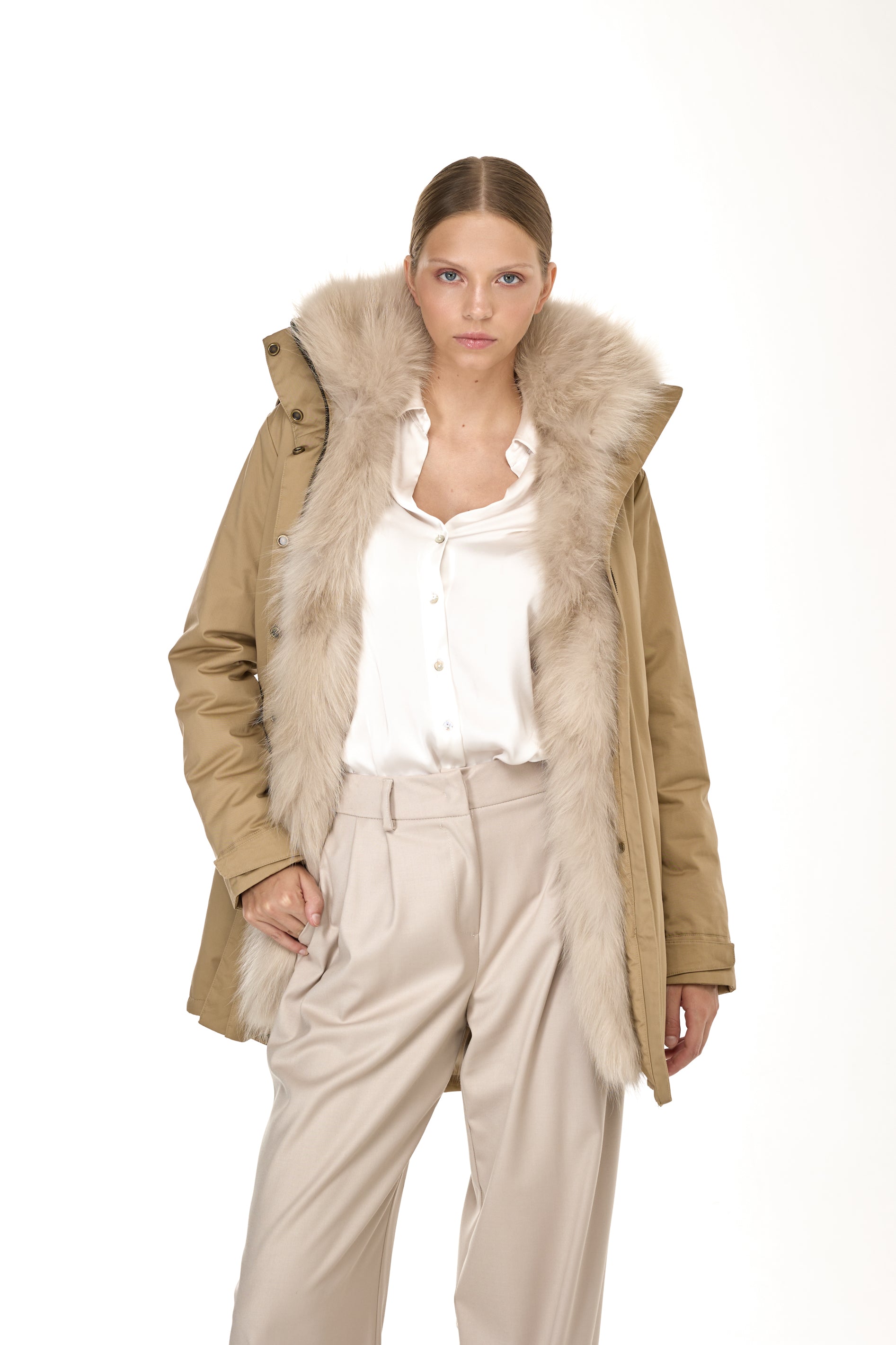 BEIGE ELEGANT PARKA WITH HIGH NOW AND REMOVABLE FUR FUR STRENGTH