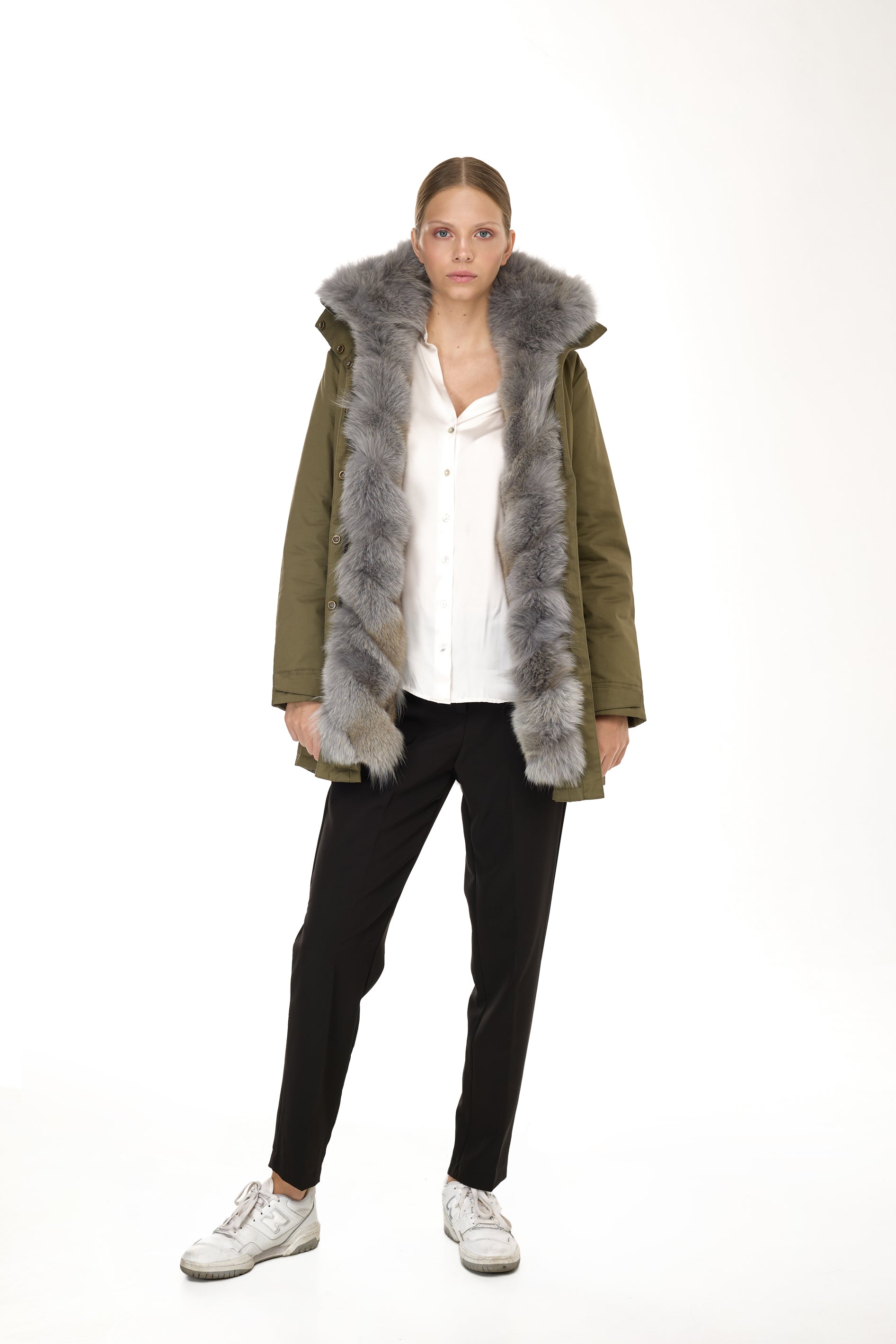 Parka Elegant Elephant Grey avec un col haut et un gilet en fourrure amovible