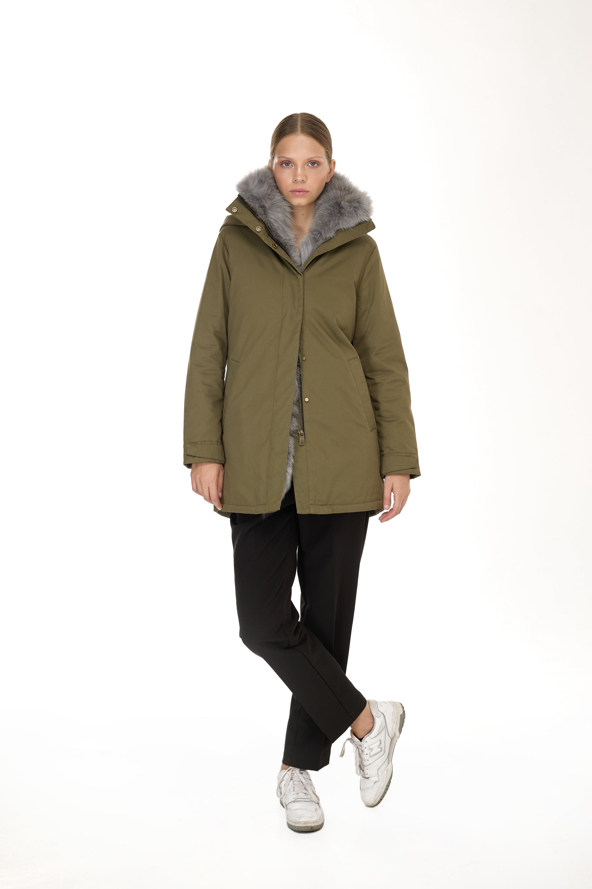 Parka Elegant Elephant Grey avec un col haut et un gilet en fourrure amovible