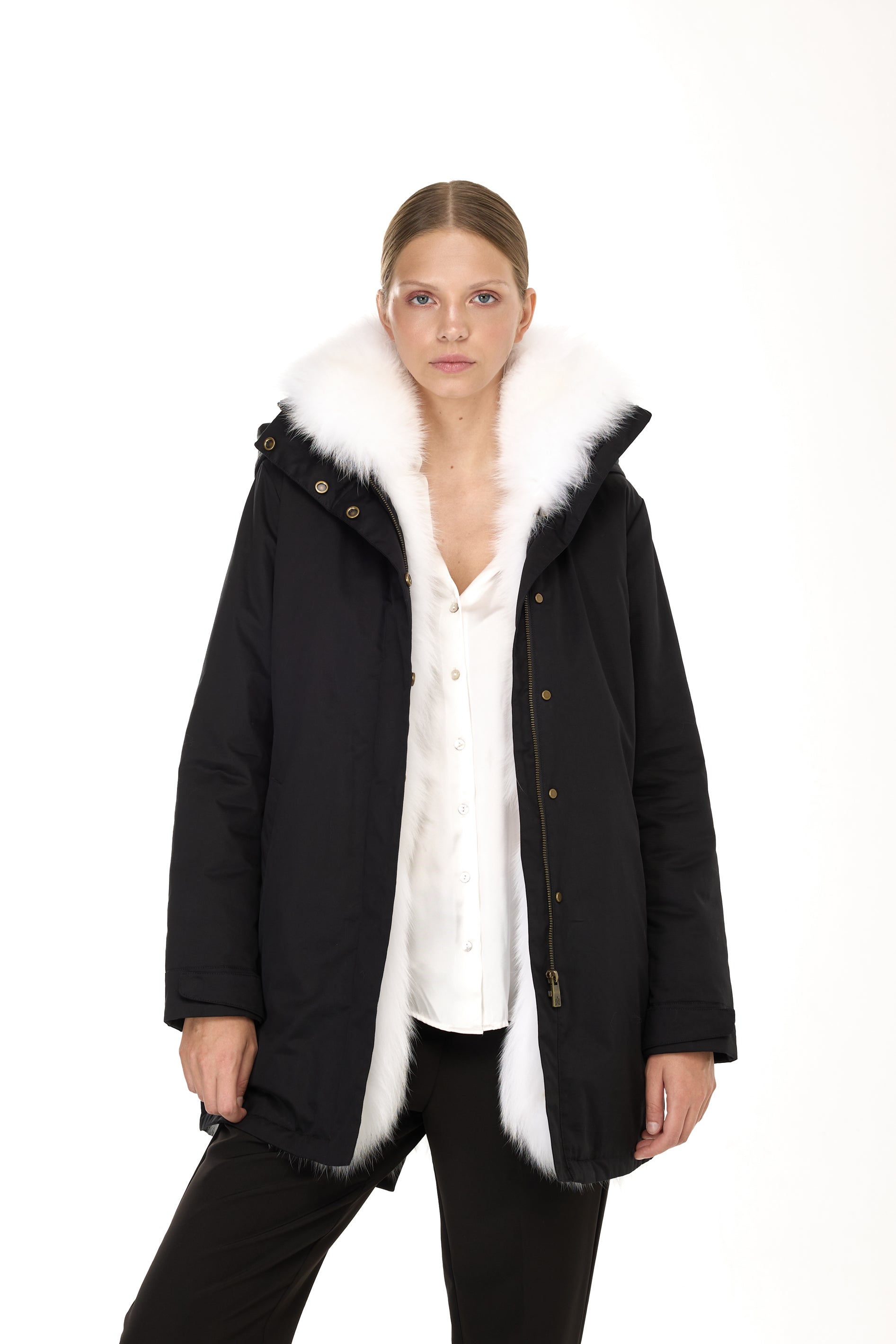 Elegant White Parka with high neck and removable fur vest