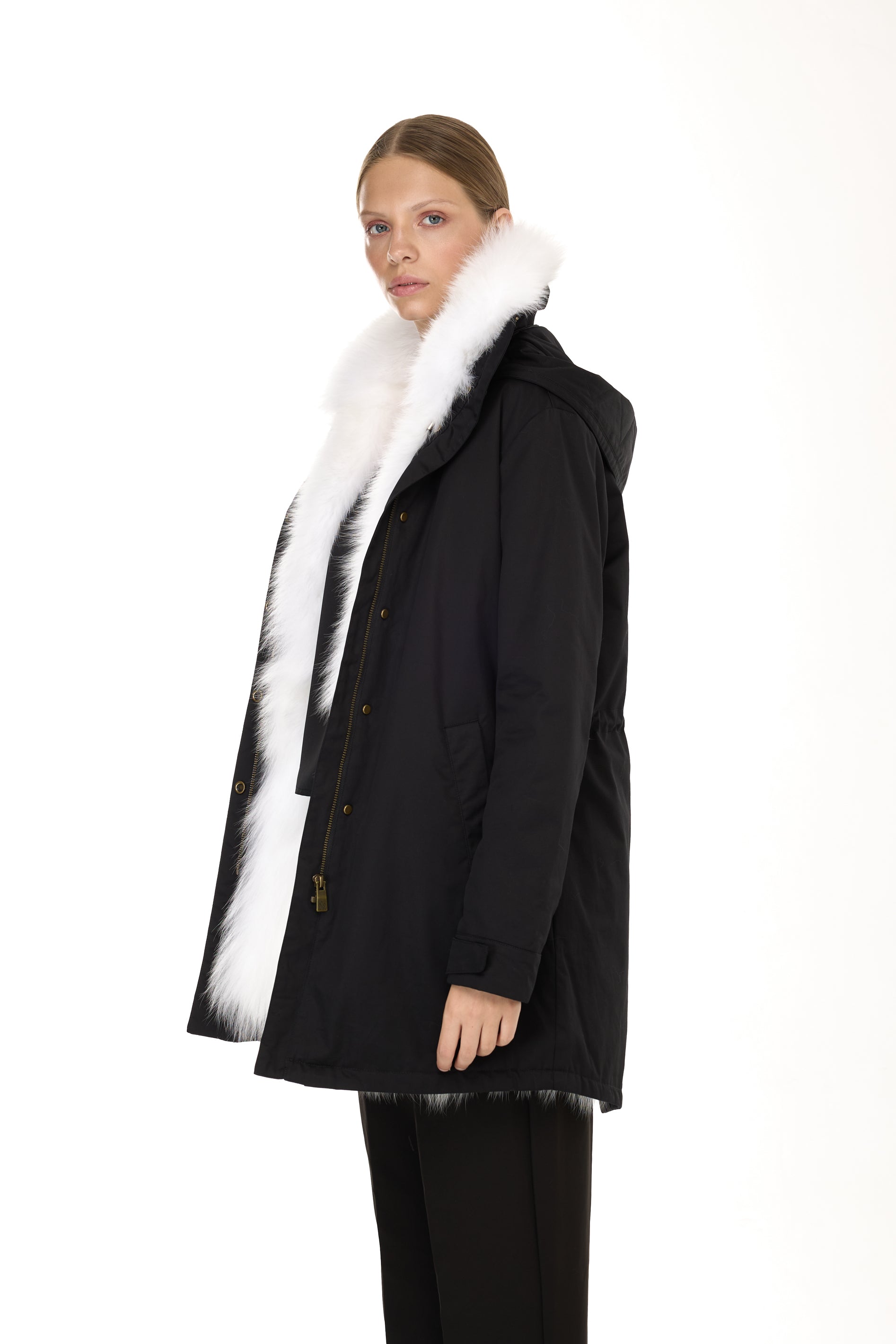 Elegant White Parka with high neck and removable fur vest