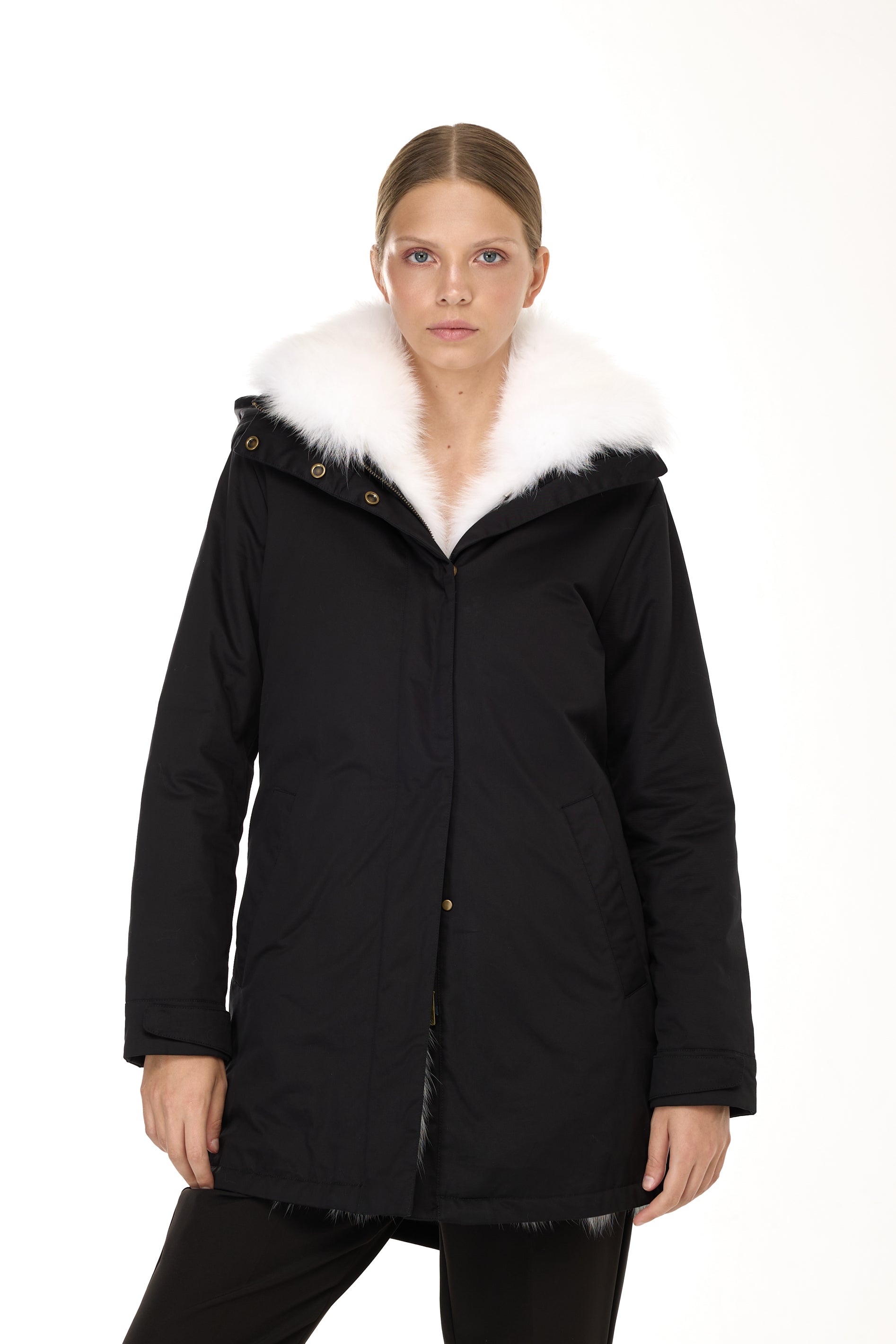 Elegant White Parka with high neck and removable fur vest