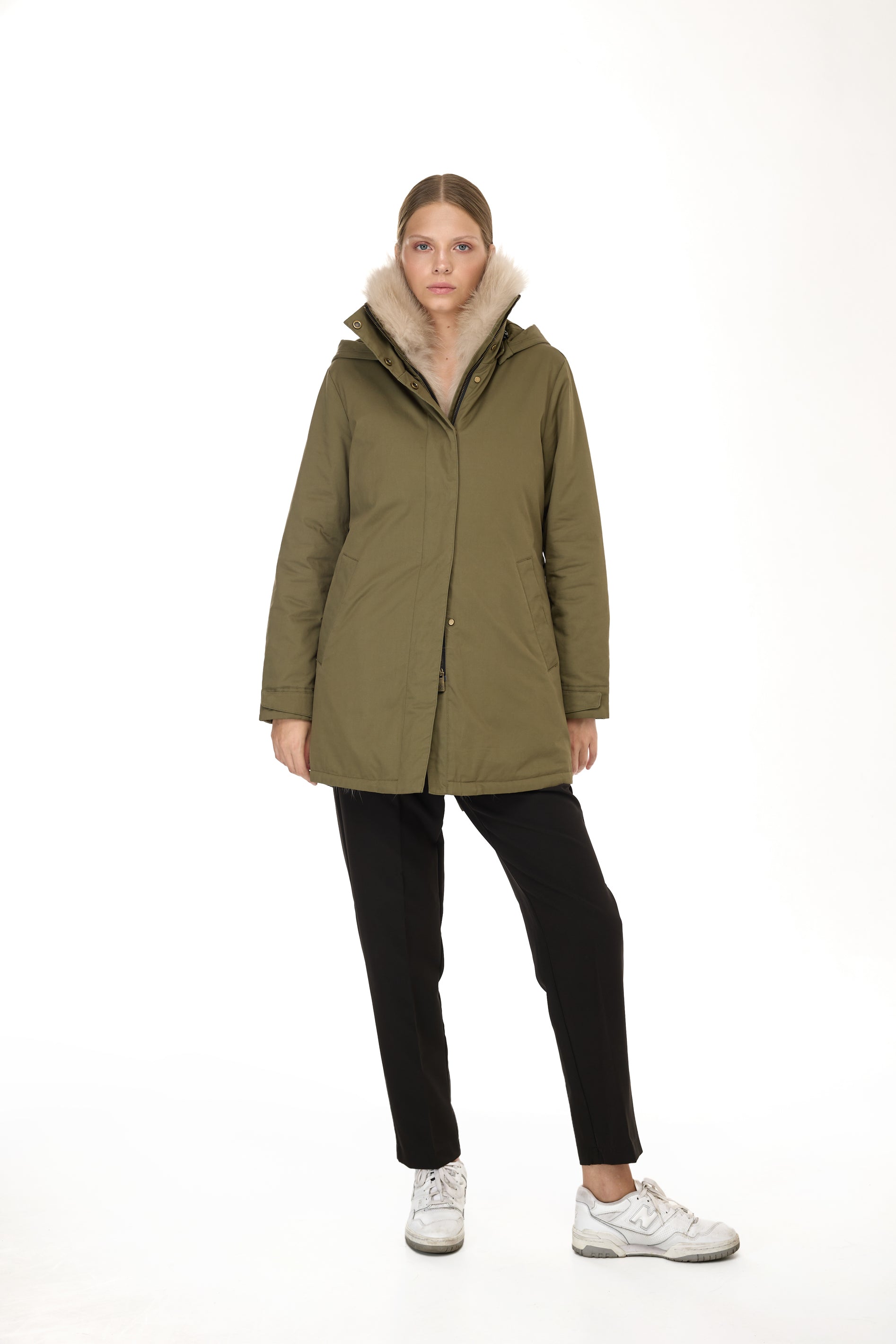 BEIGE ELEGANT PARKA WITH HIGH NOW AND REMOVABLE FUR FUR STRENGTH