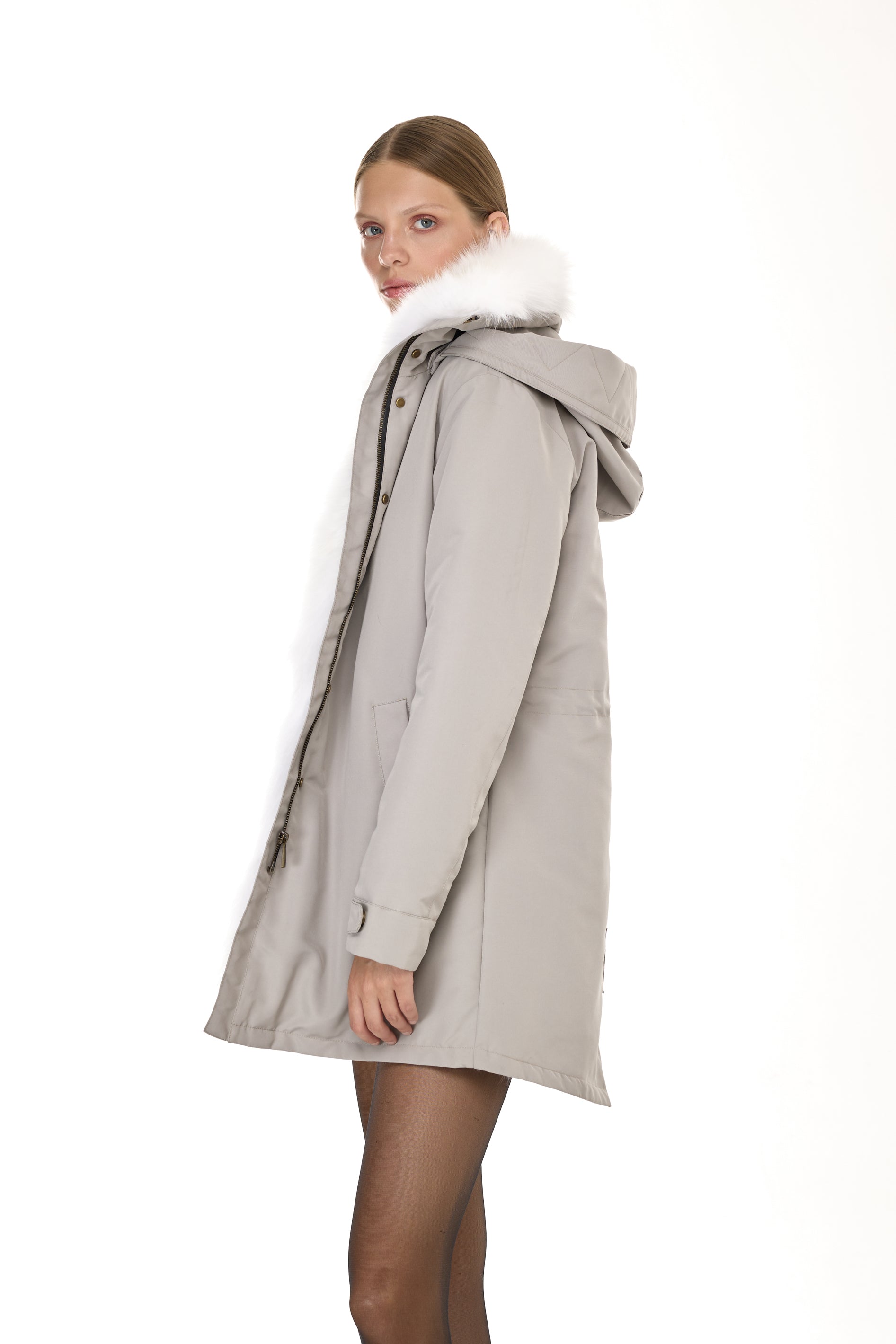 Elegant White Parka with high neck and removable fur vest