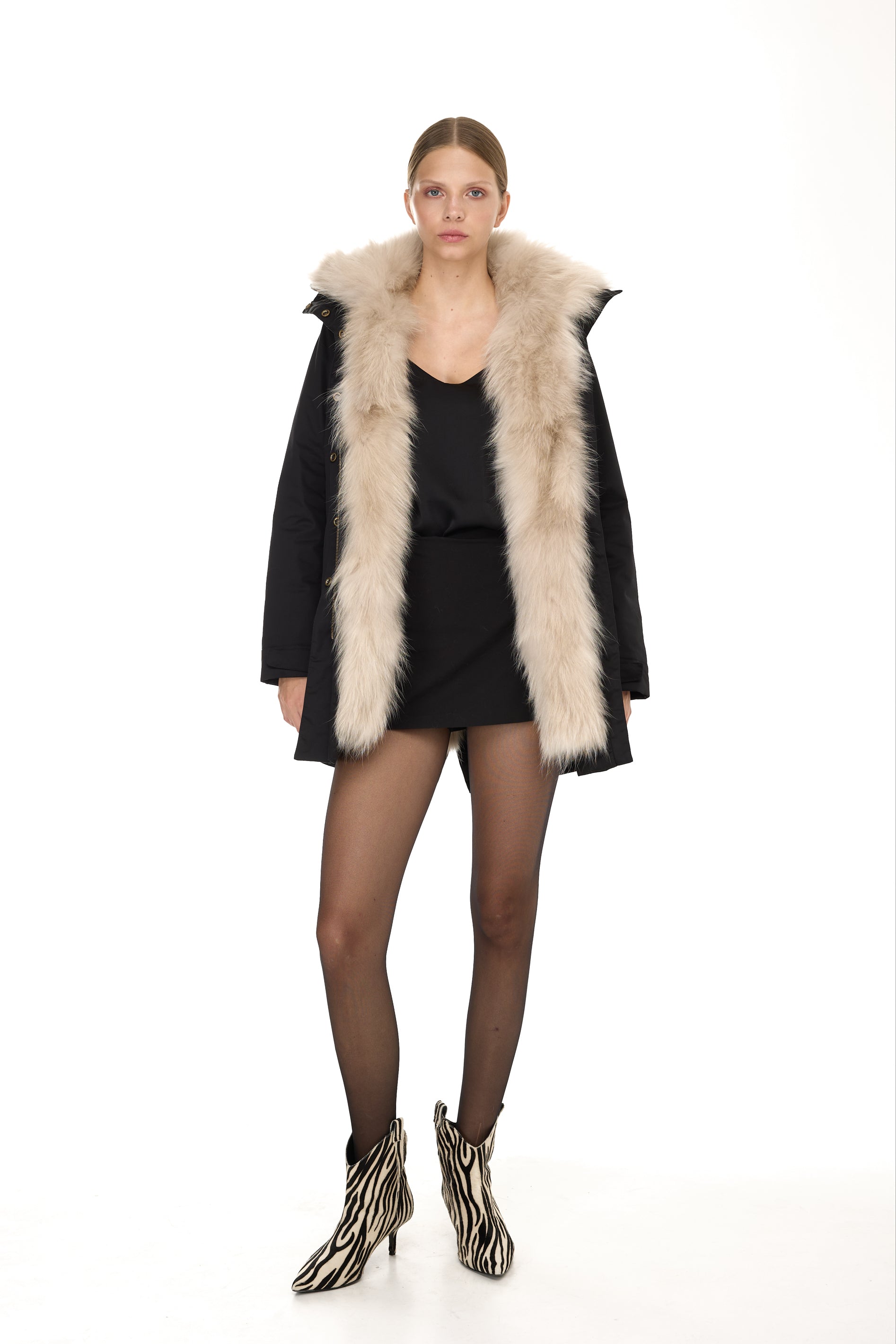 BEIGE ELEGANT PARKA WITH HIGH NOW AND REMOVABLE FUR FUR STRENGTH