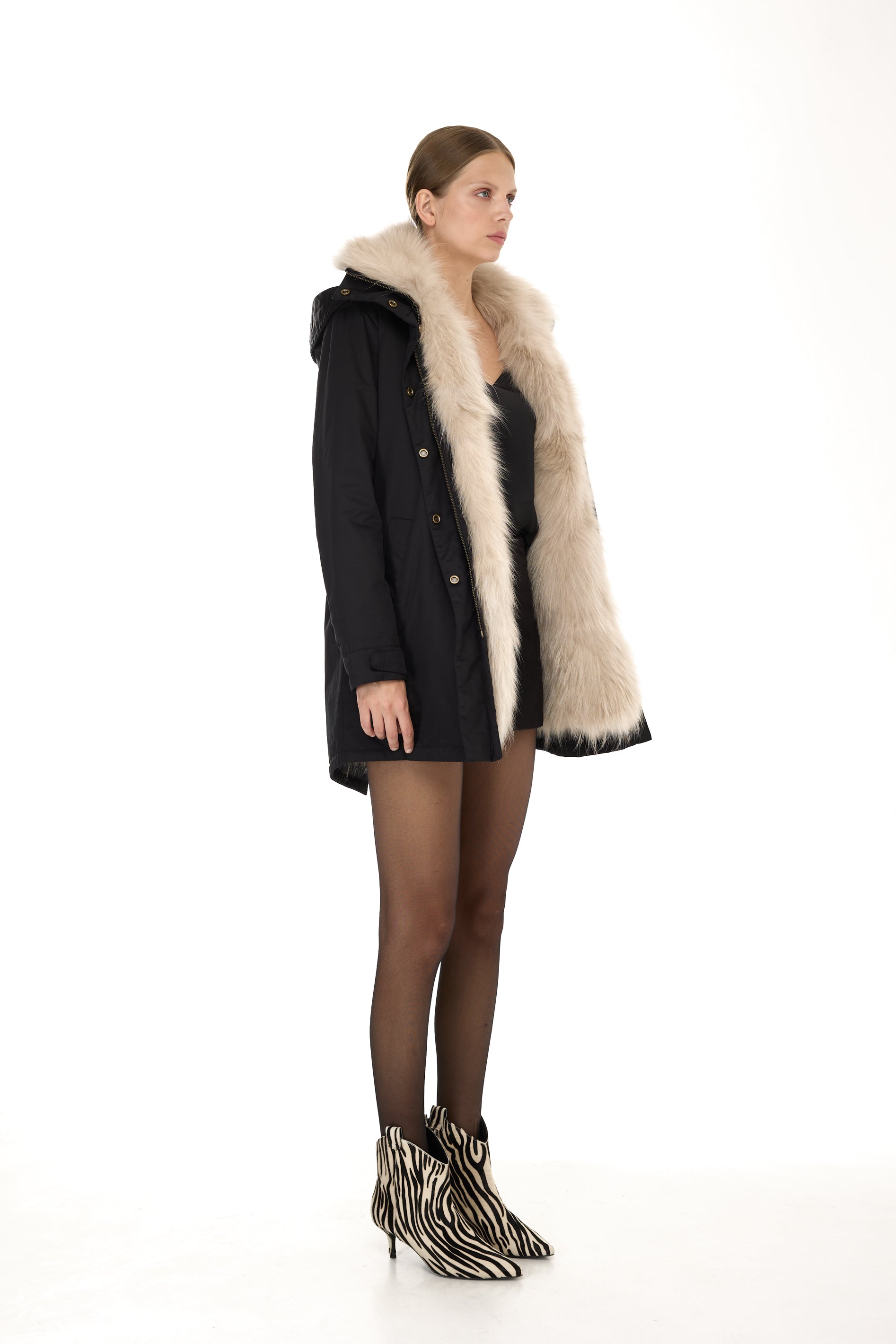 BEIGE ELEGANT PARKA WITH HIGH NOW AND REMOVABLE FUR FUR STRENGTH